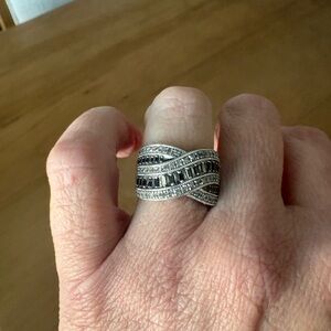 Sterling Silver Black& White Diamond Ring Size 6